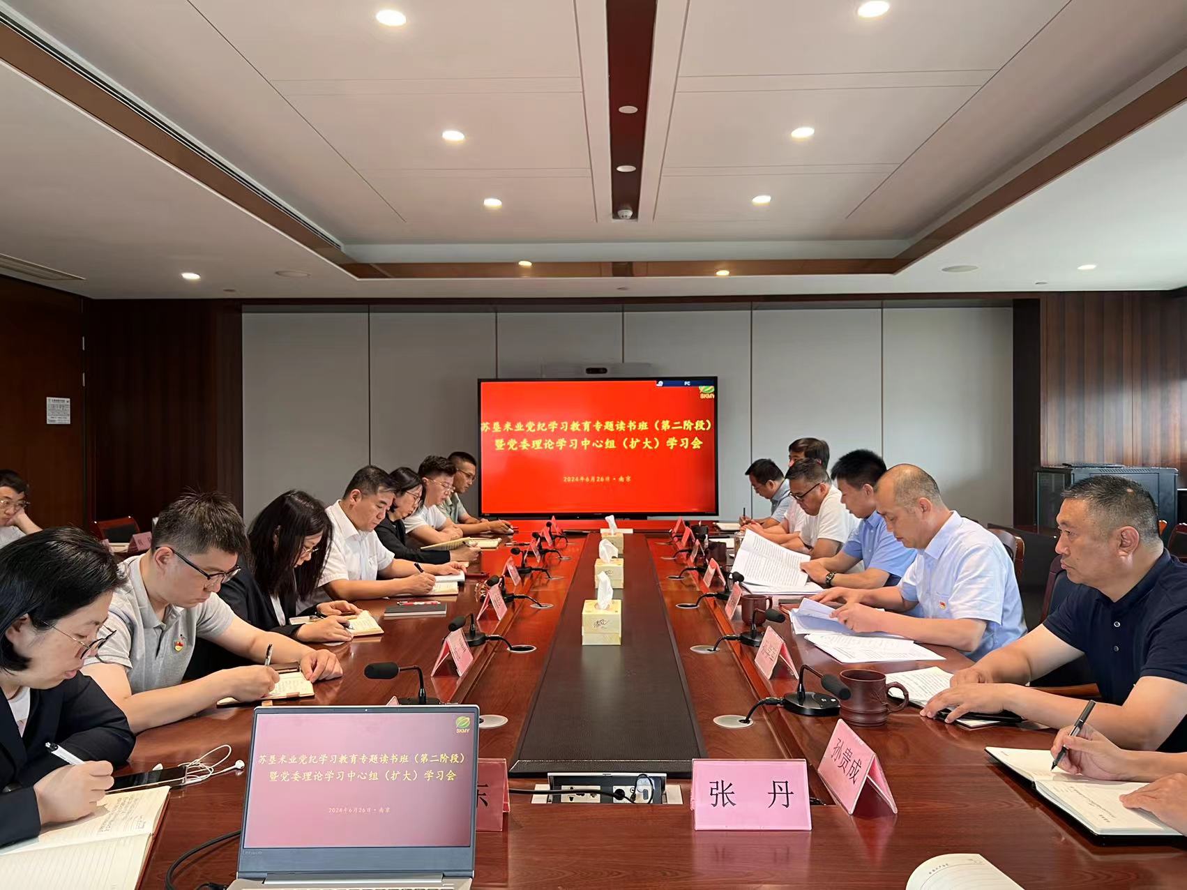 2dfb2f78-5cc8-4719-94d8-c464ba88e730