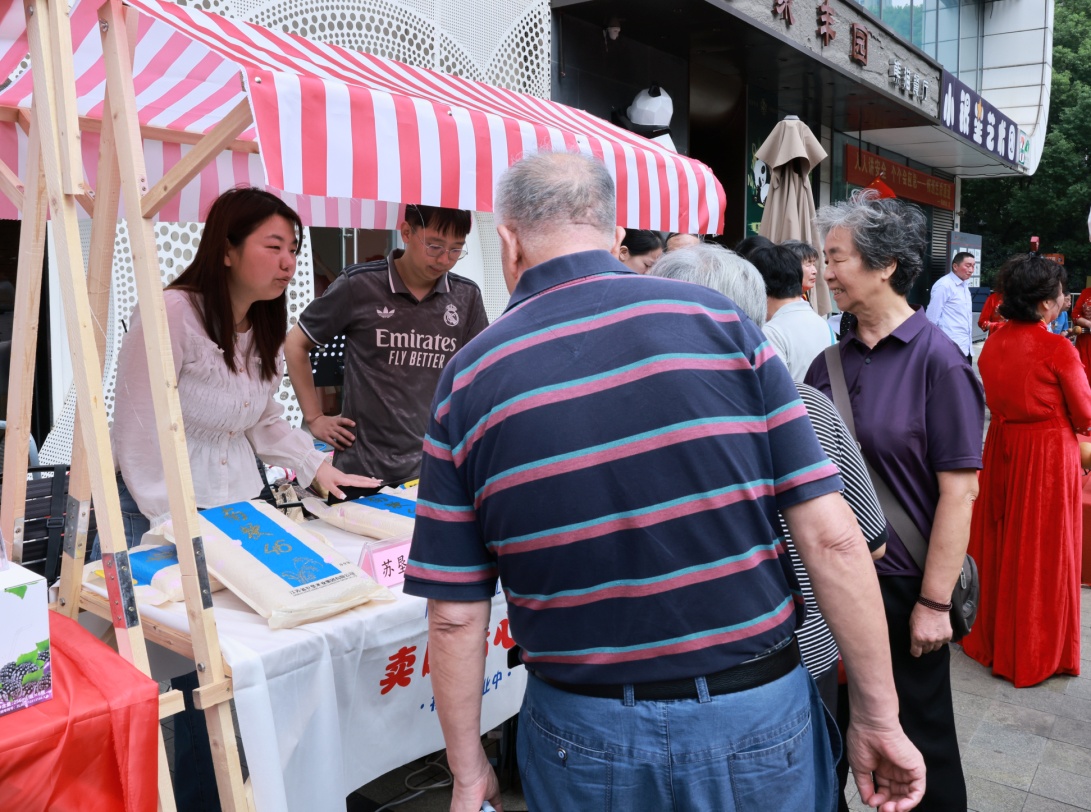 ee5d2a1d-4f62-46a5-b45e-d524ac9fca06